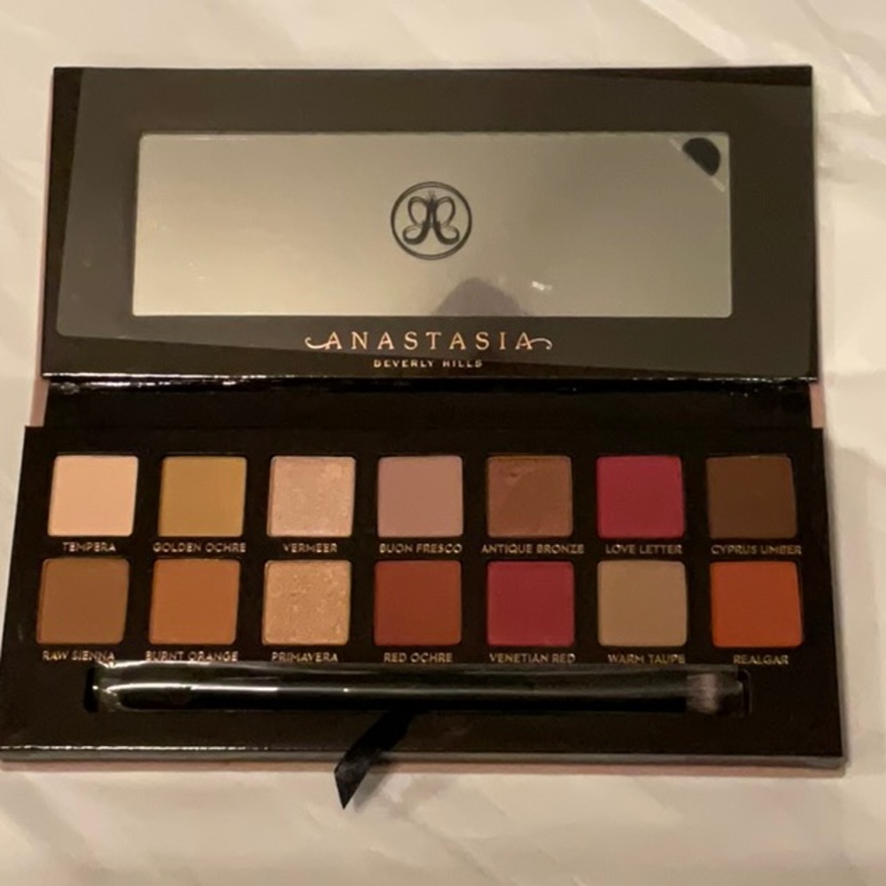 Anastasia, Modern Renaissance NIP - Picture 2 of 2